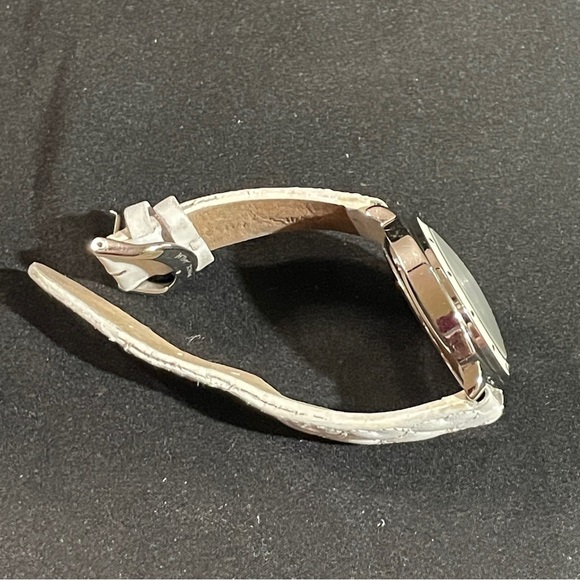 Betsey Johnson watch - Picture 4 of 6